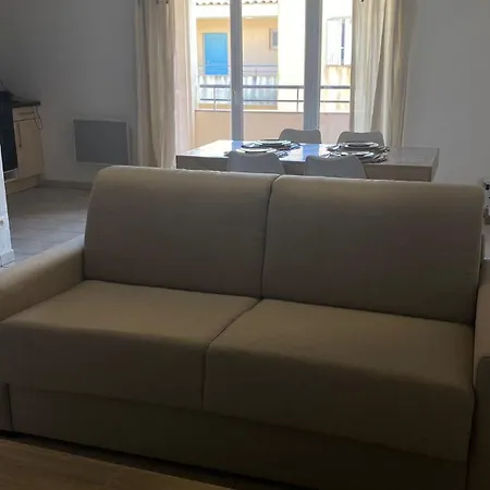 Spacieux Avec Terrasse Et Parking Prive * Sainte-Maxime