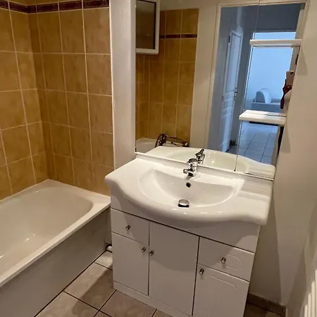 Spacieux Avec Terrasse Et Parking Prive Appartement *