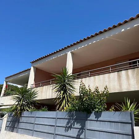 Appartement Spacieux Avec Terrasse Et Parking Prive